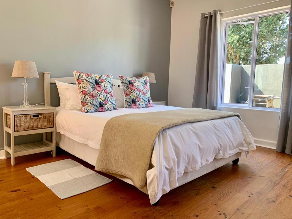 Anchor'S Rest Hotel Hermanus Bagian luar foto